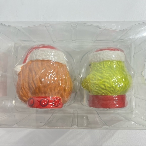 Dr. Seuss Salt & Pepper Shakers Grinch Max Sculpted Ceramic Christmas Table Set - Picture 4 of 6